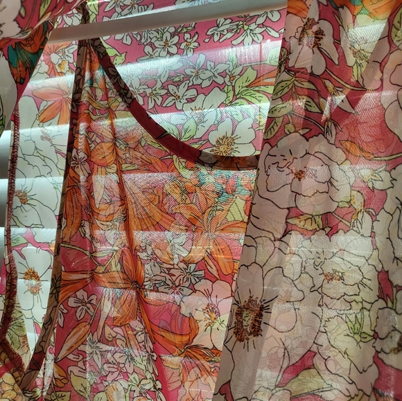 Papillon Blanc $6 Sleeveless Blouse - Wrap - Picture 5 of 10